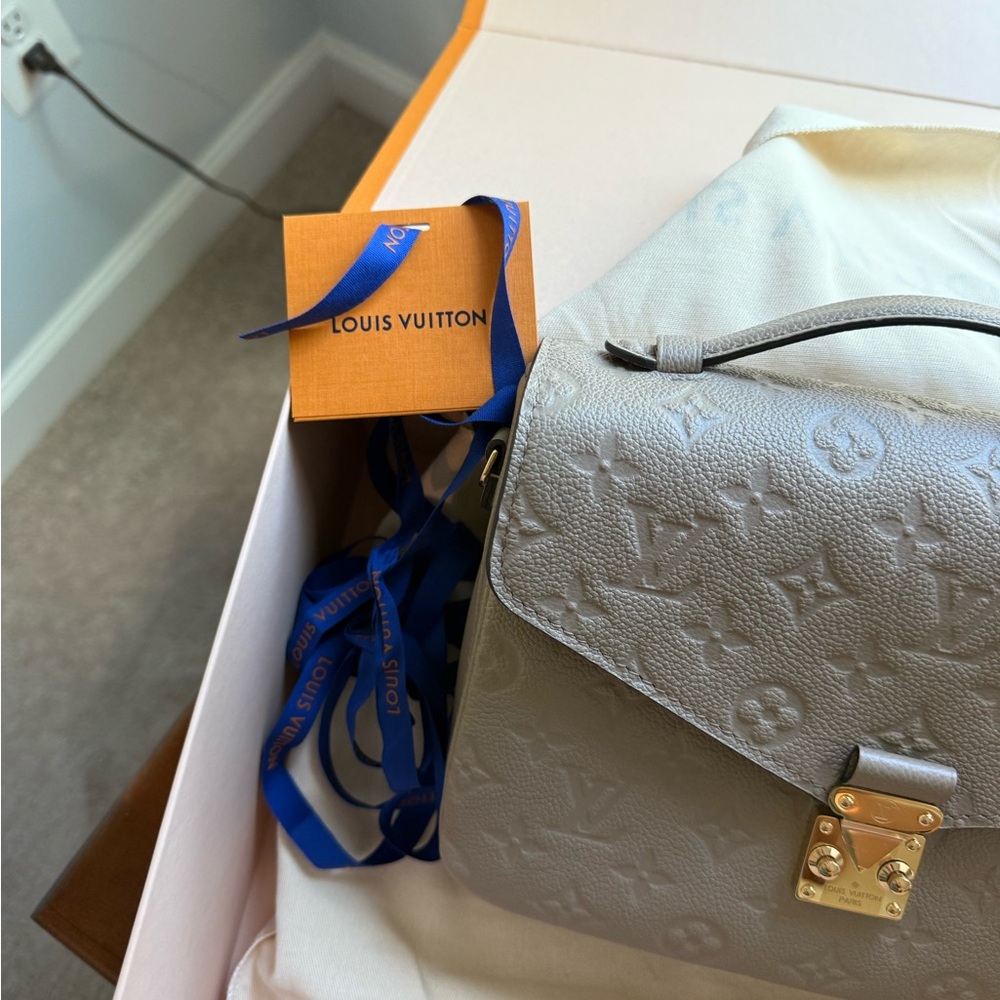 Louis Vuitton Taupe Monogram Women Bag - Picture 14 of 16
